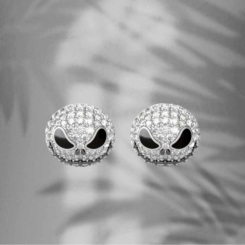 *NWT*💀 skeleton stud earrings